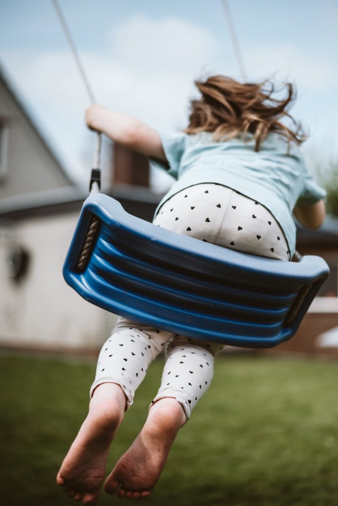 Kind welches schaukel